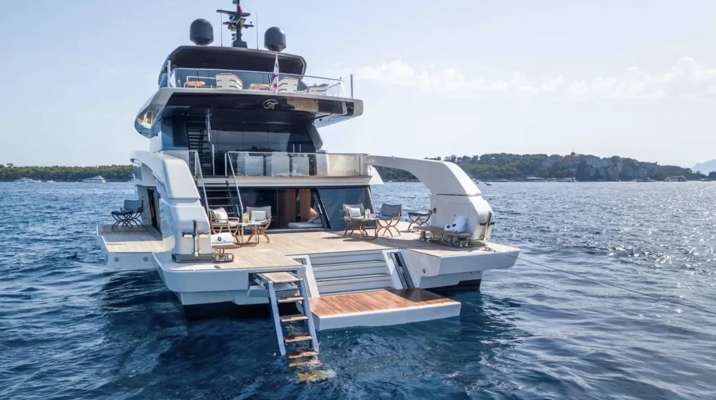 Yacht exterior image