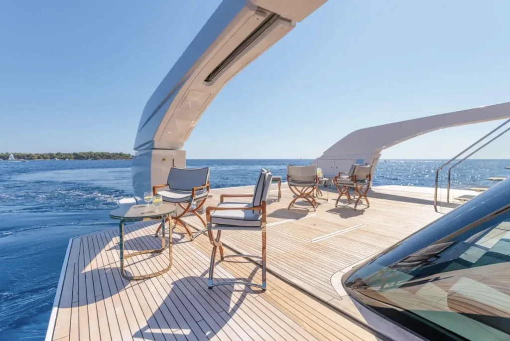 Yacht exterior image