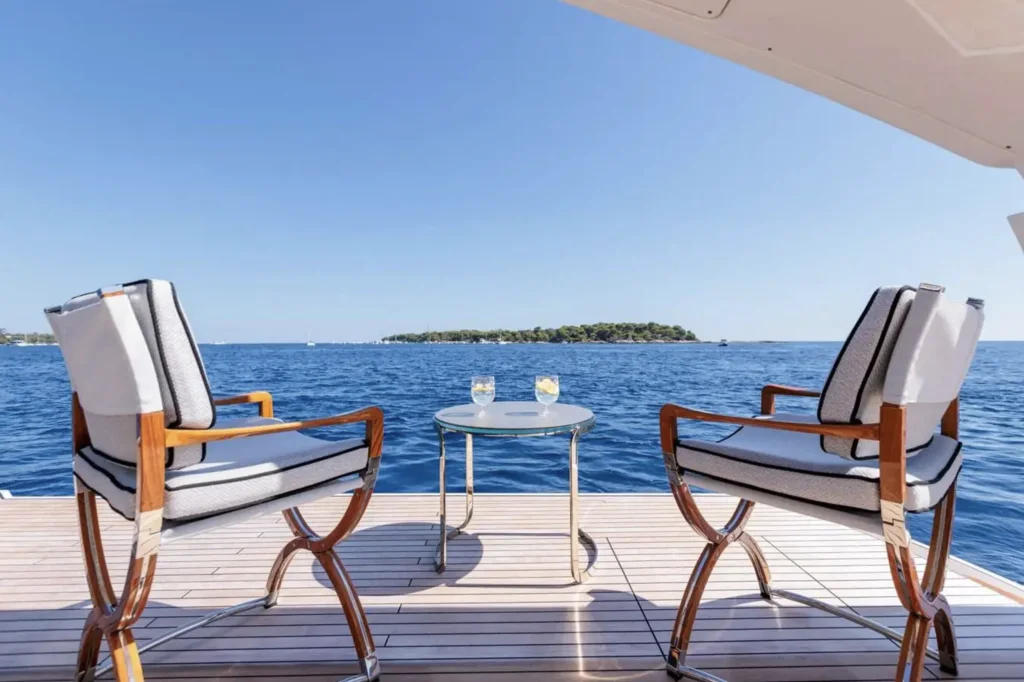 Yacht exterior image