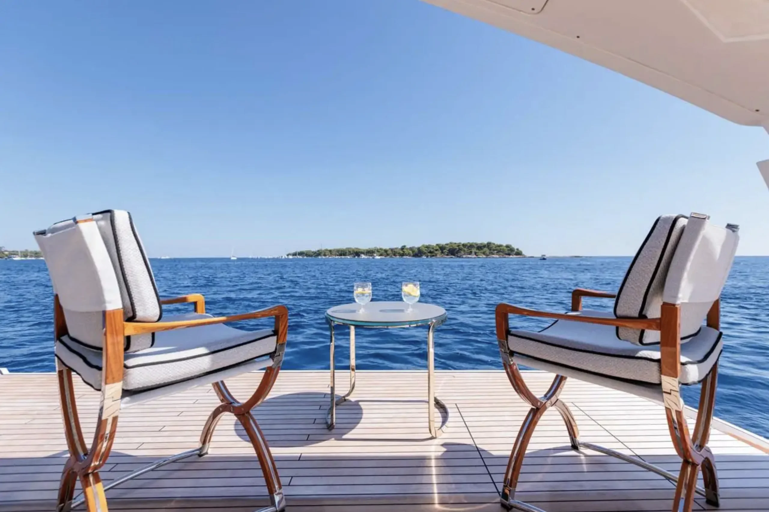 Yacht exterior image