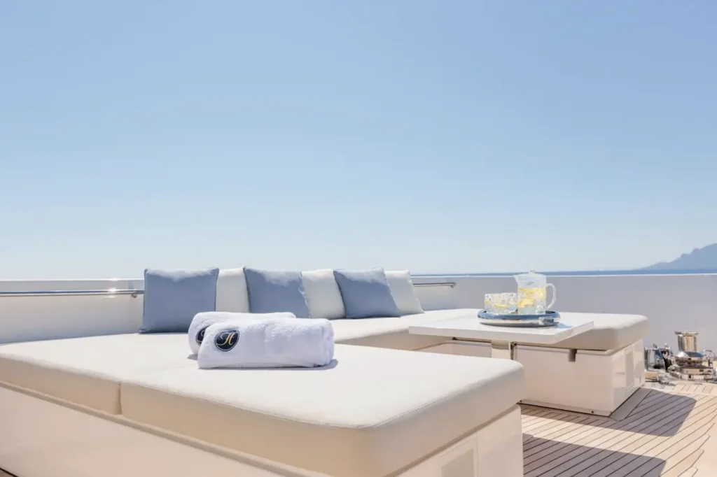 Yacht exterior image