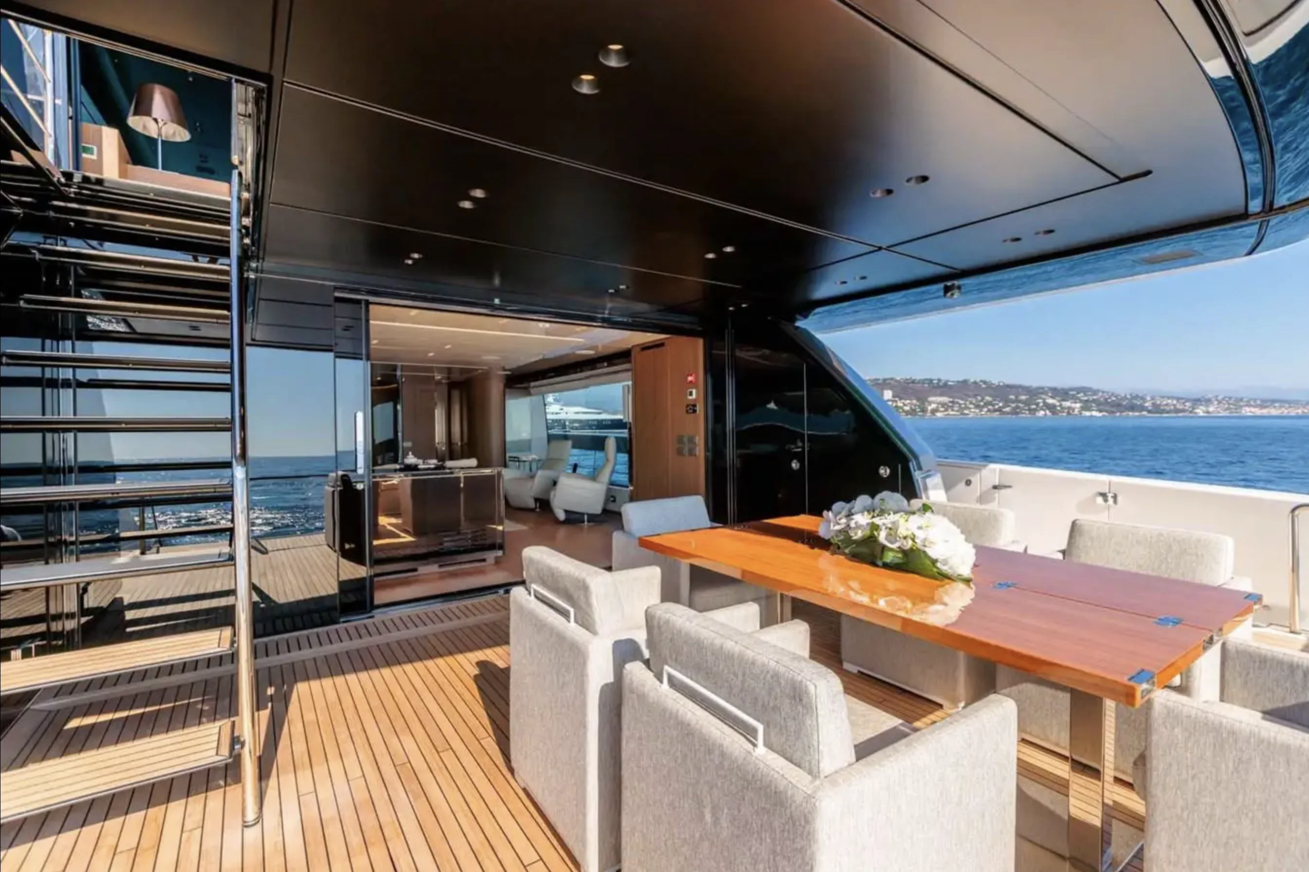Yacht exterior image