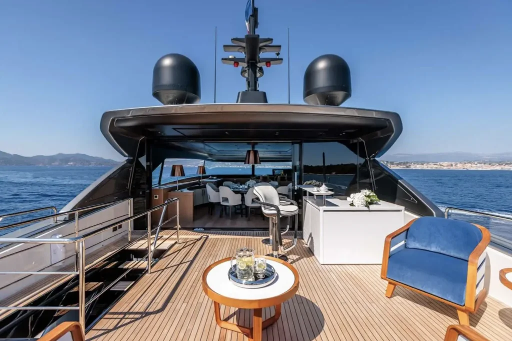 Yacht exterior image