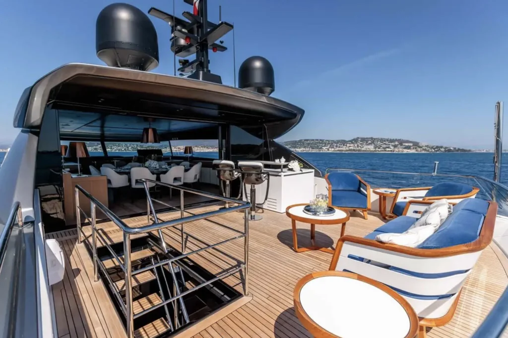 Yacht exterior image