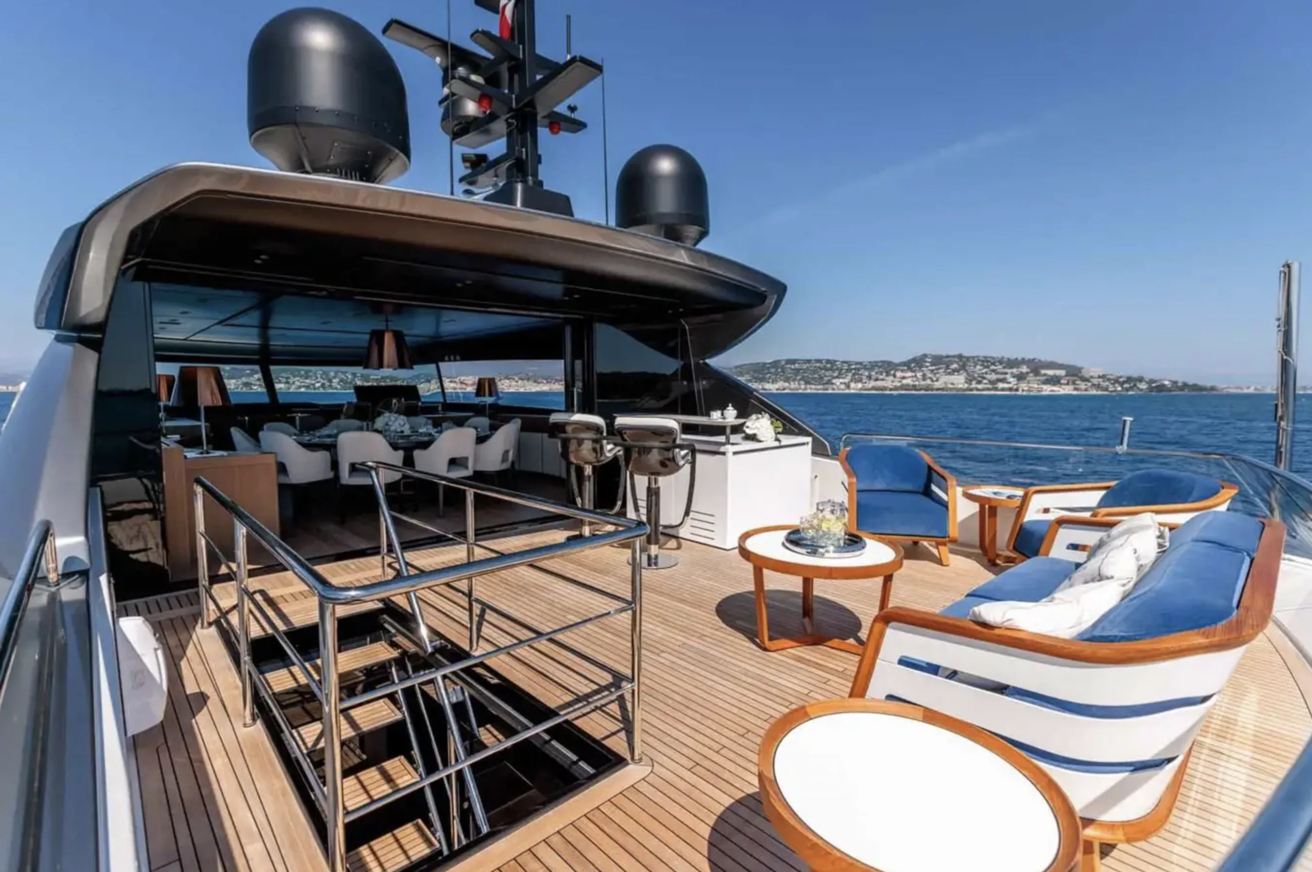 Yacht exterior image