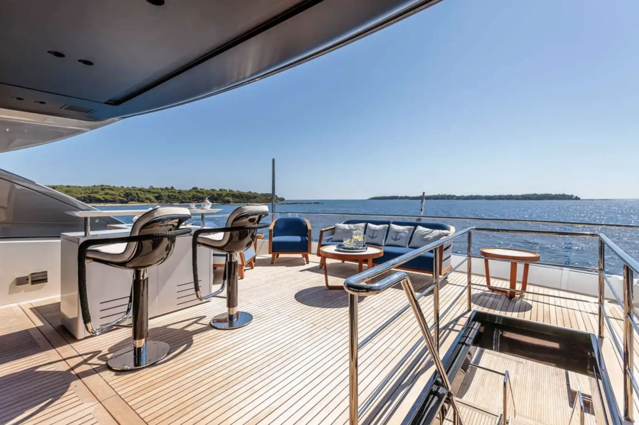 Yacht exterior image