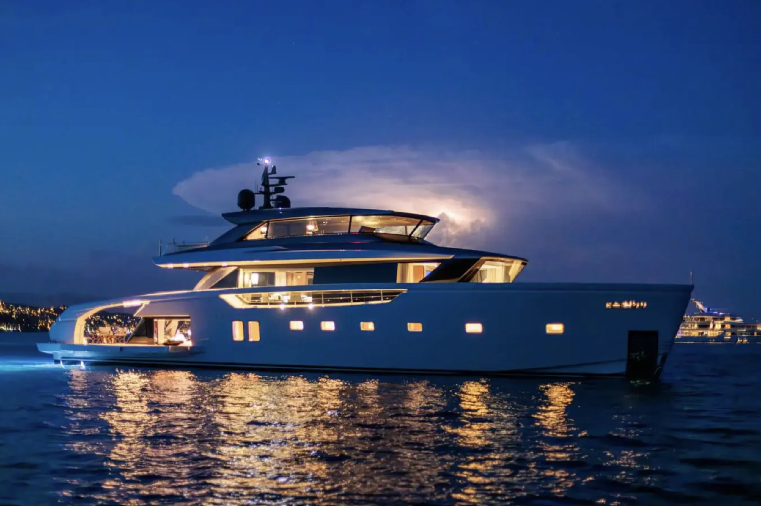 Yacht exterior image