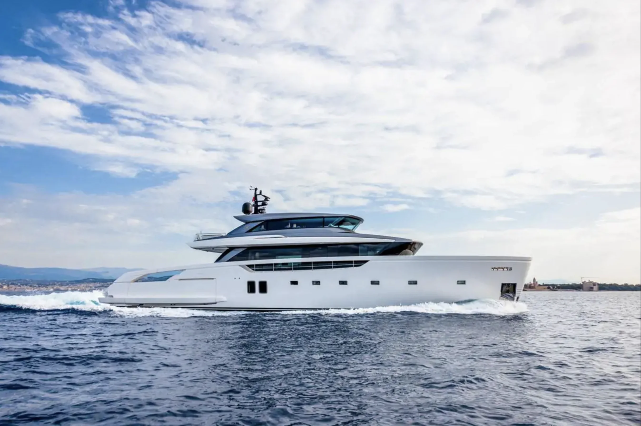 Yacht exterior image
