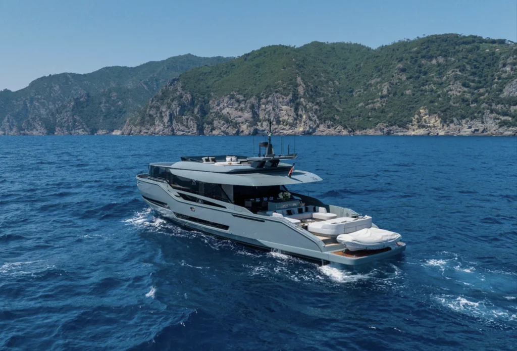 Yacht exterior image