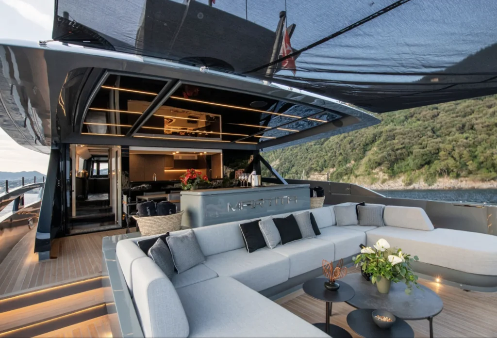 Yacht exterior image