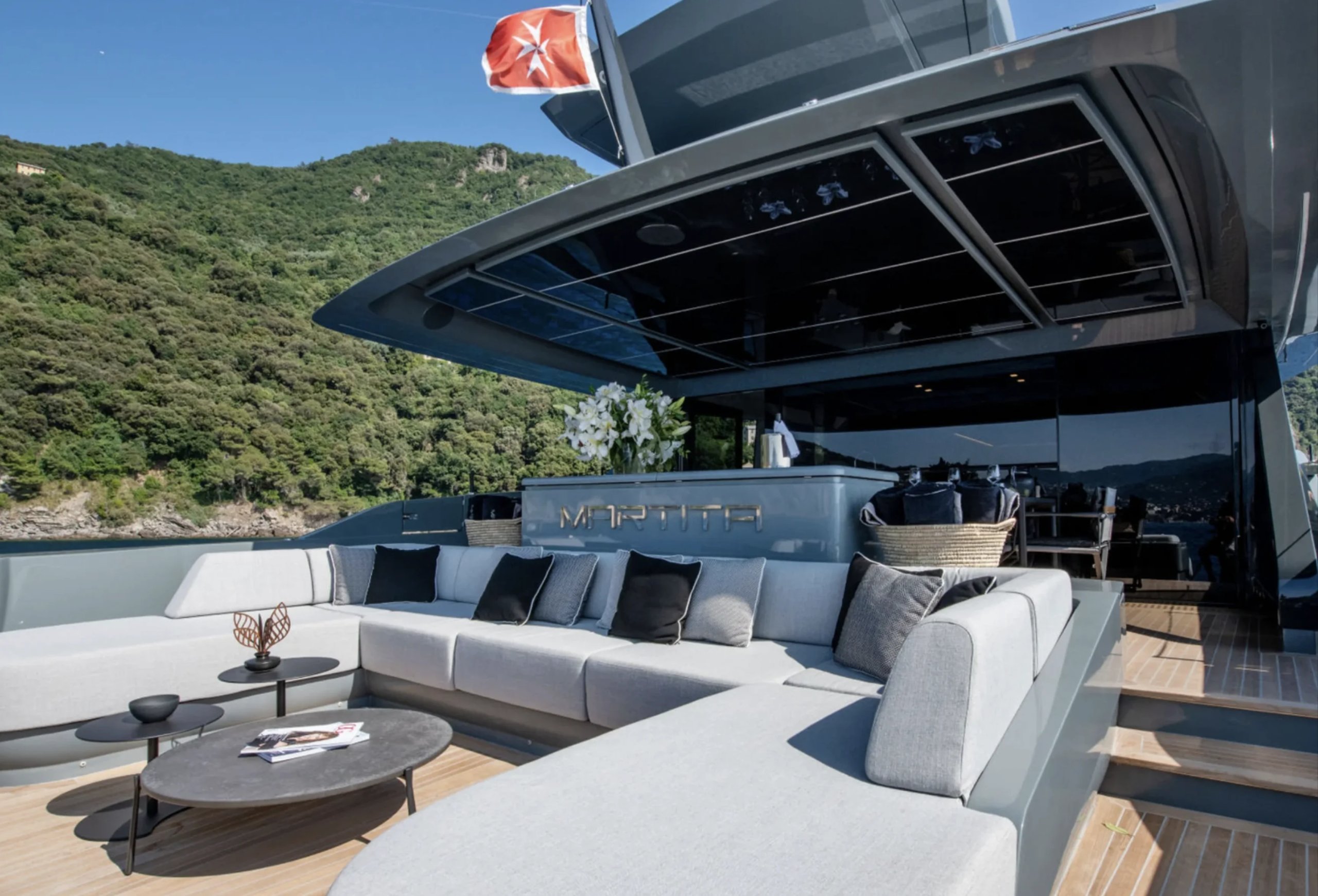 Yacht exterior image