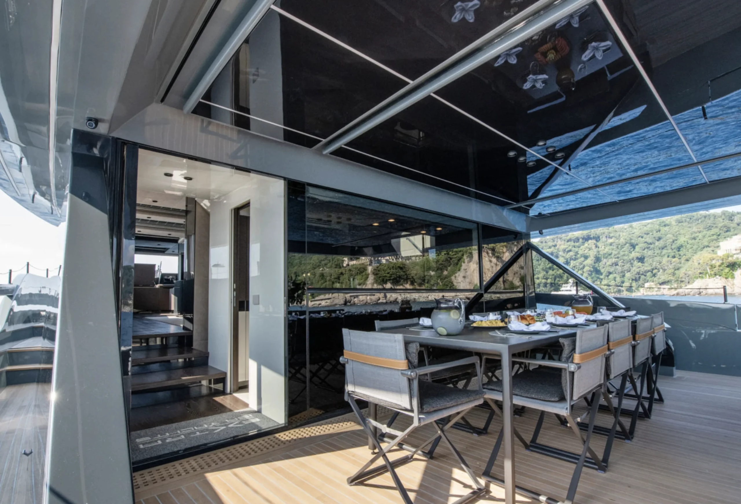 Yacht exterior image