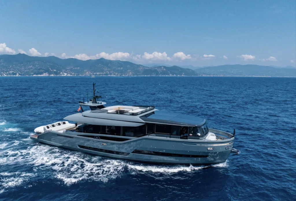 Yacht exterior image