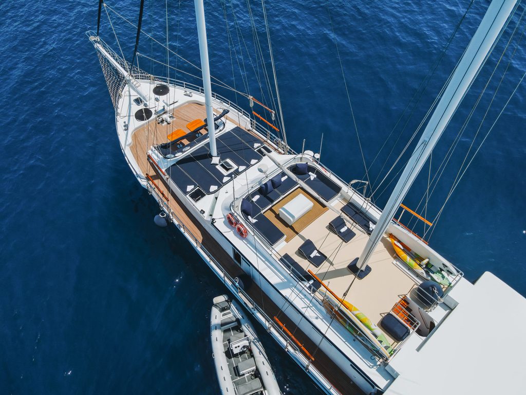 Yacht exterior image