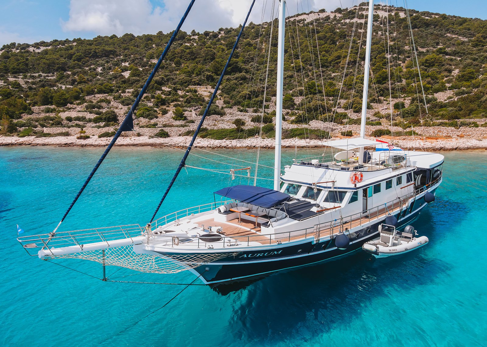 Yacht exterior image