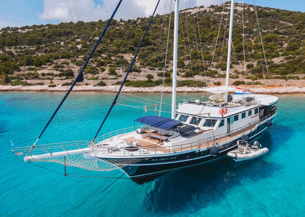 Yacht exterior image