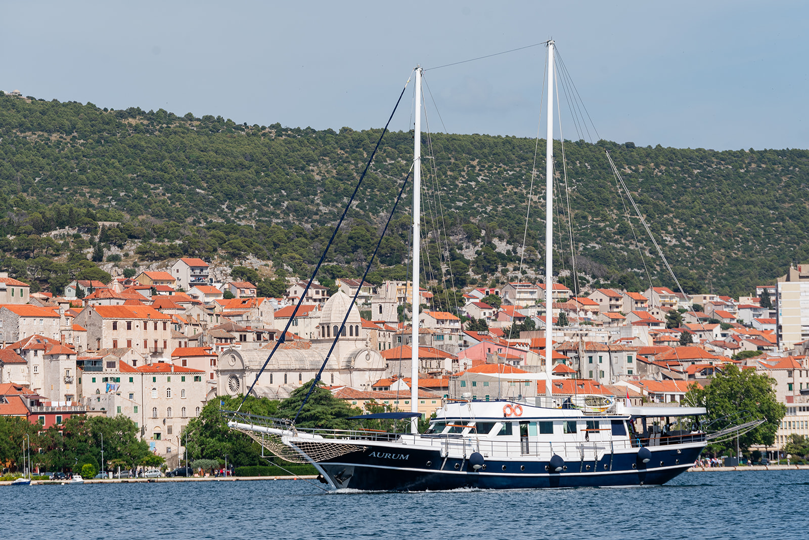 Yacht exterior image
