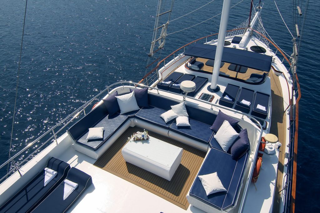 Yacht exterior image