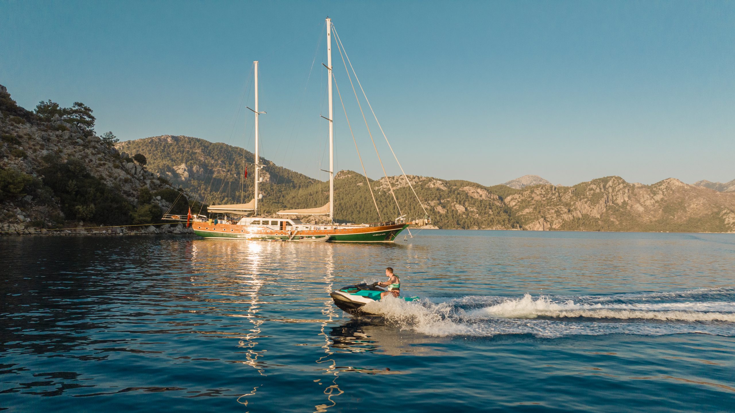 Yacht exterior image