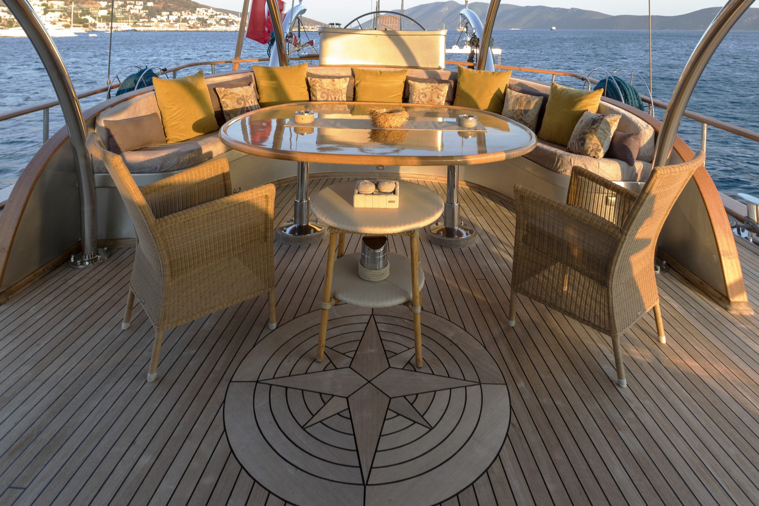 Yacht exterior image