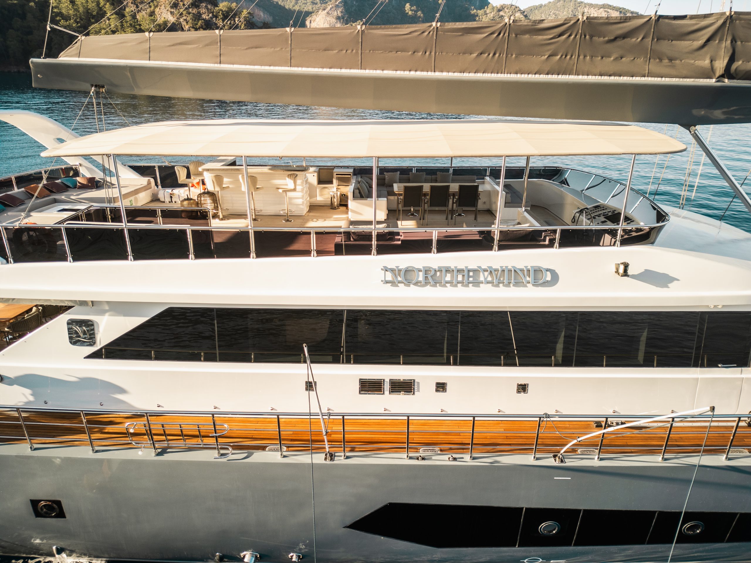 Yacht exterior image