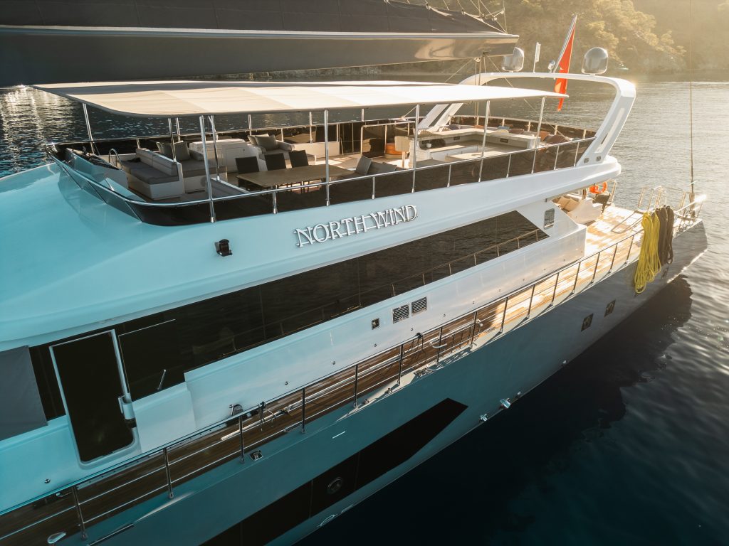 Yacht exterior image