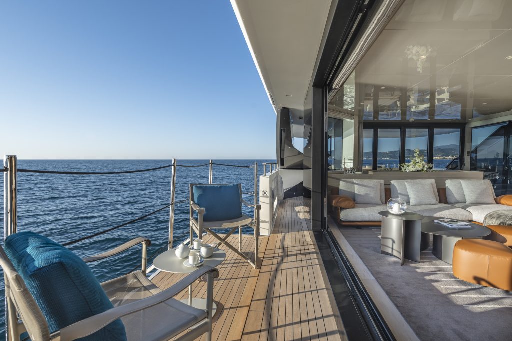 Yacht exterior image