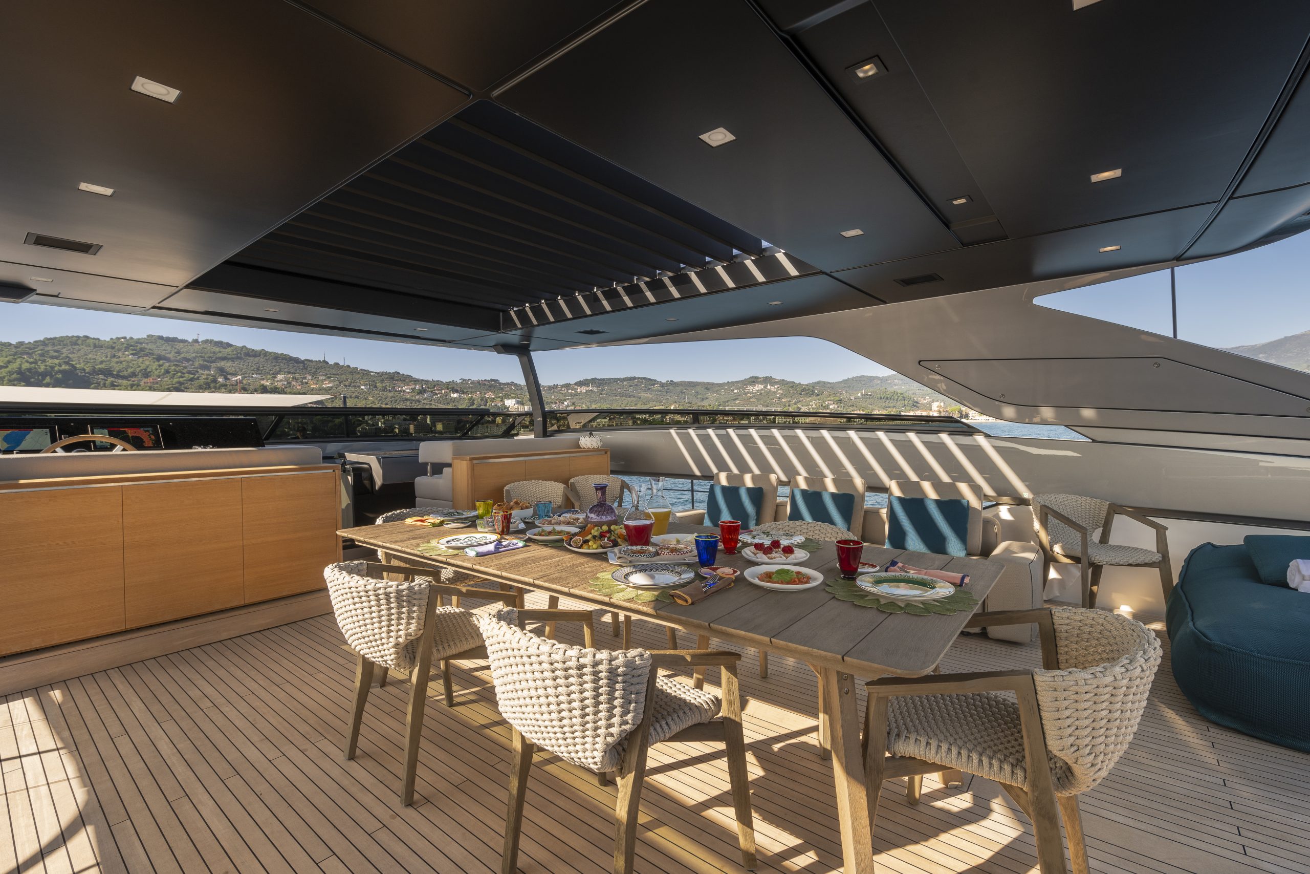 Yacht exterior image