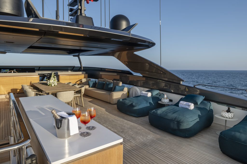 Yacht exterior image