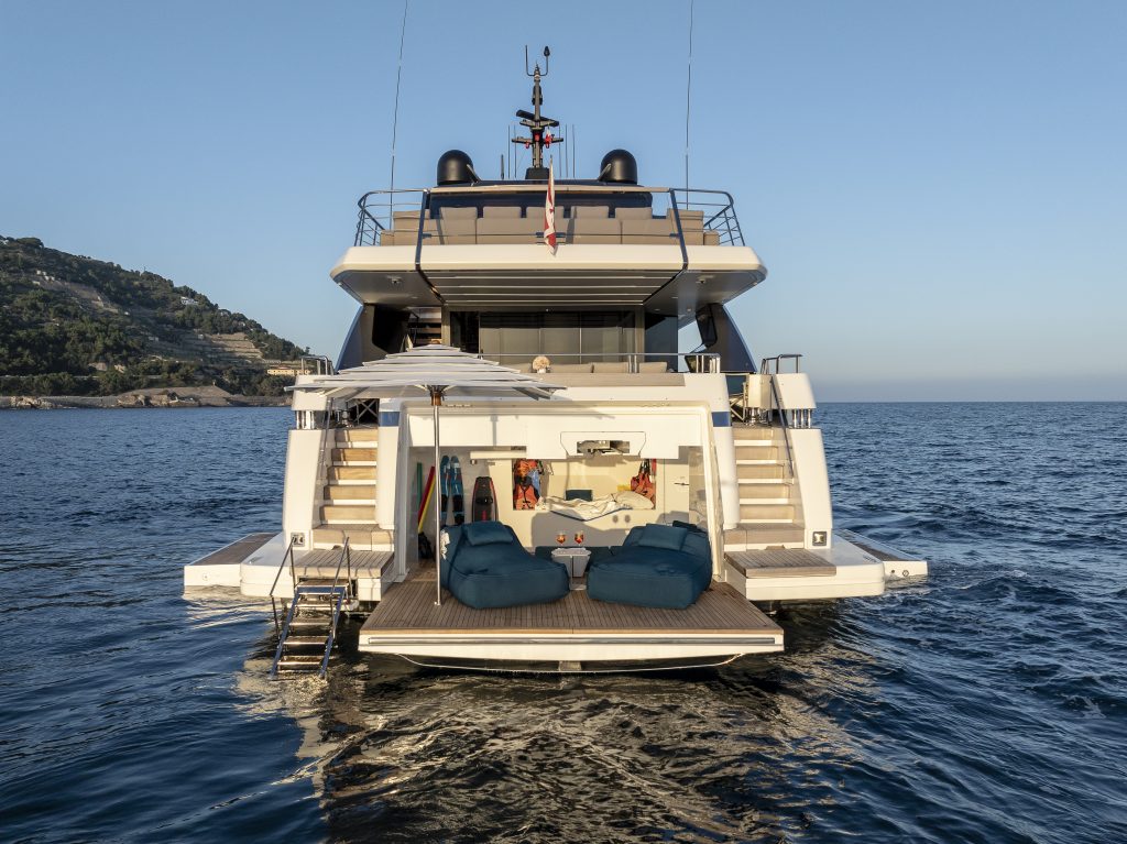 Yacht exterior image