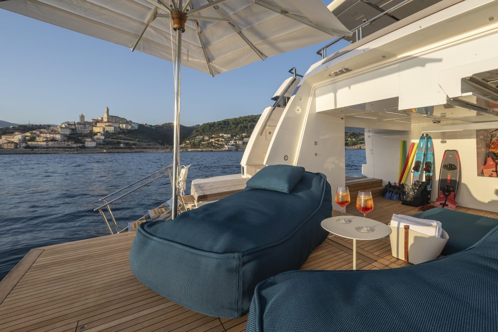 Yacht exterior image