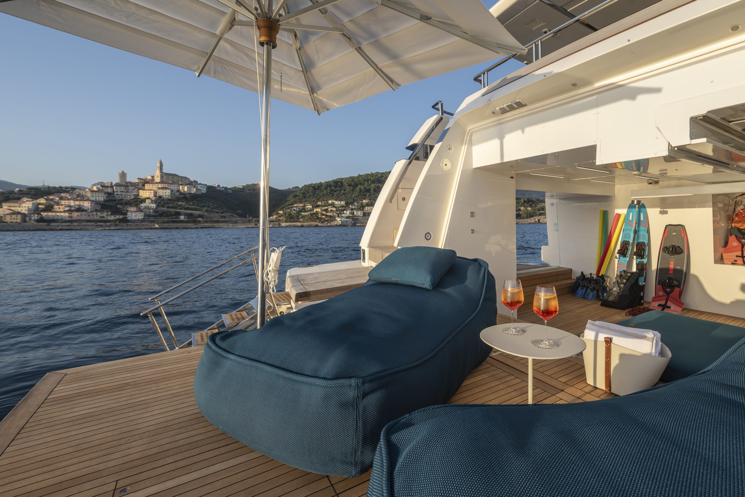 Yacht exterior image