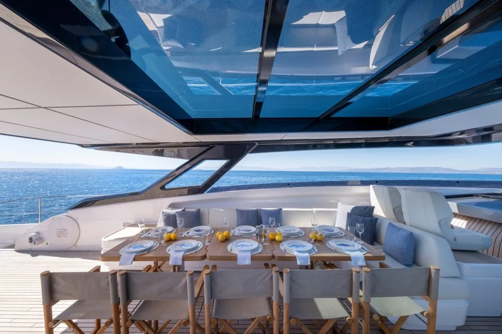 Yacht exterior image