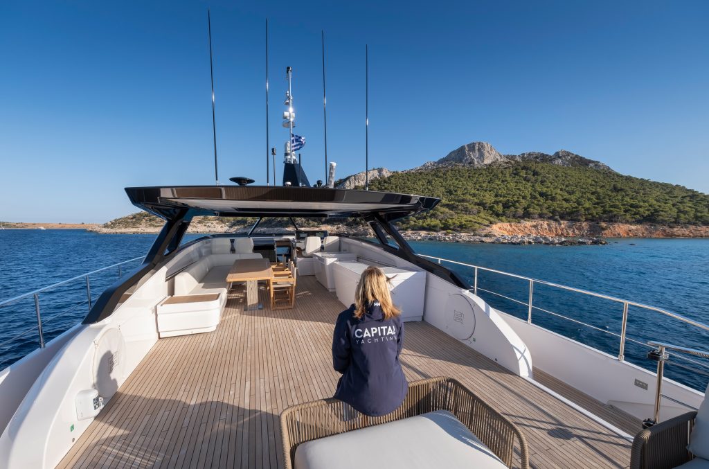 Yacht exterior image