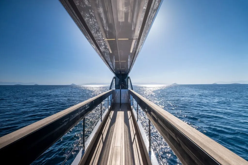 Yacht exterior image