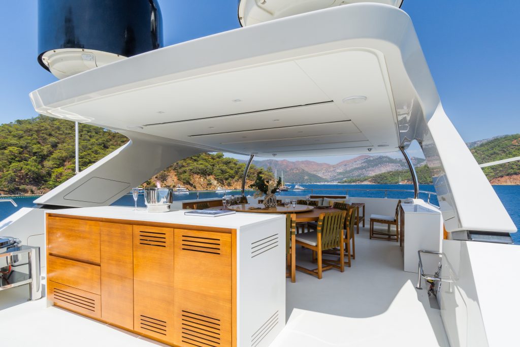 Yacht exterior image