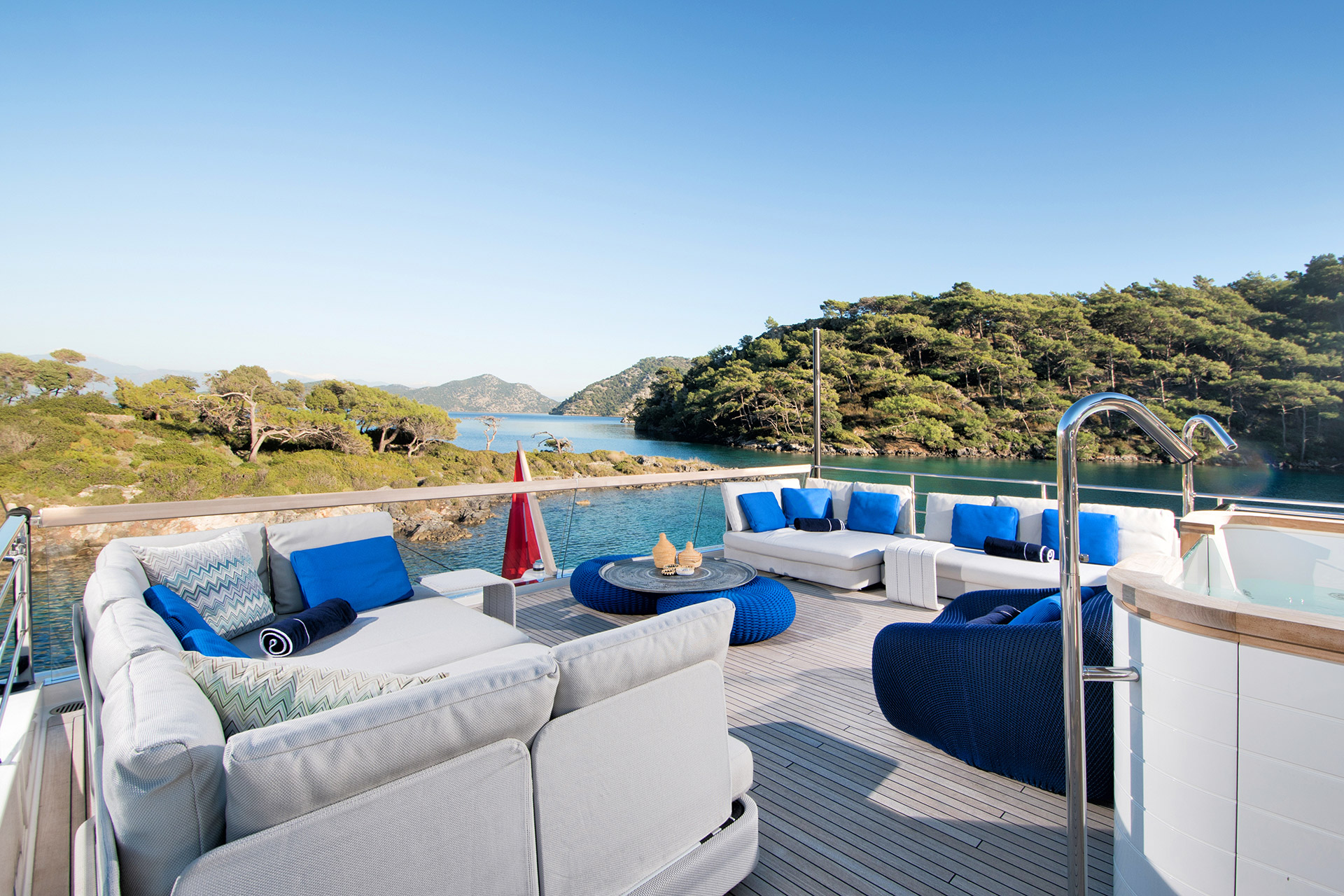 Yacht exterior image