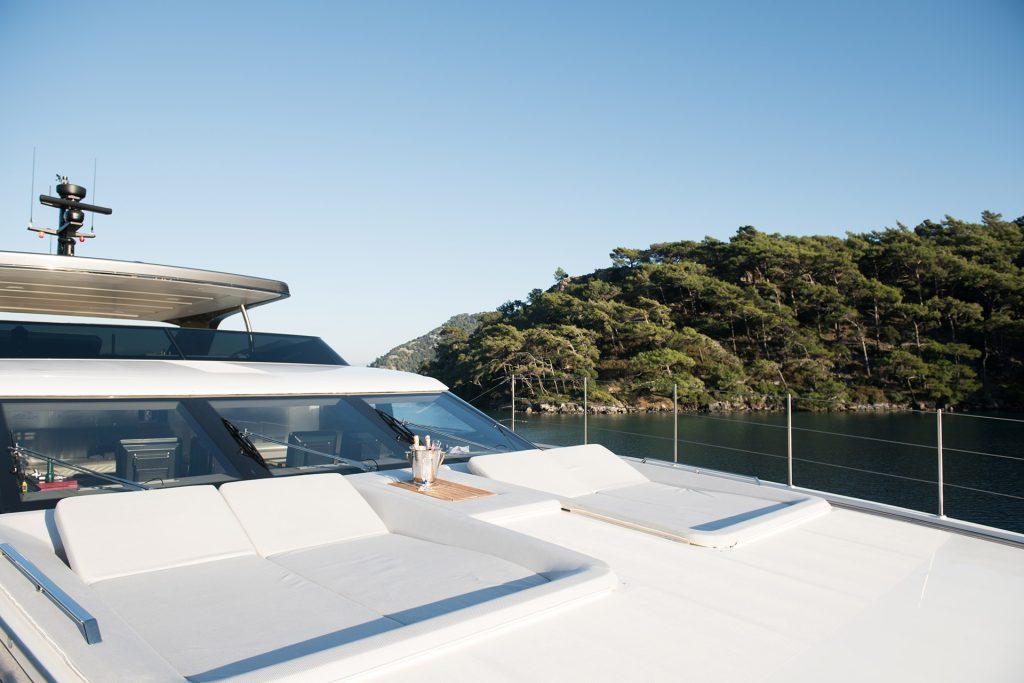 Yacht exterior image