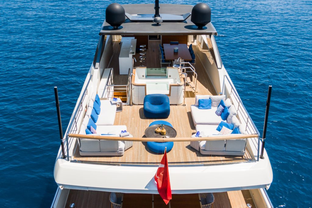 Yacht exterior image