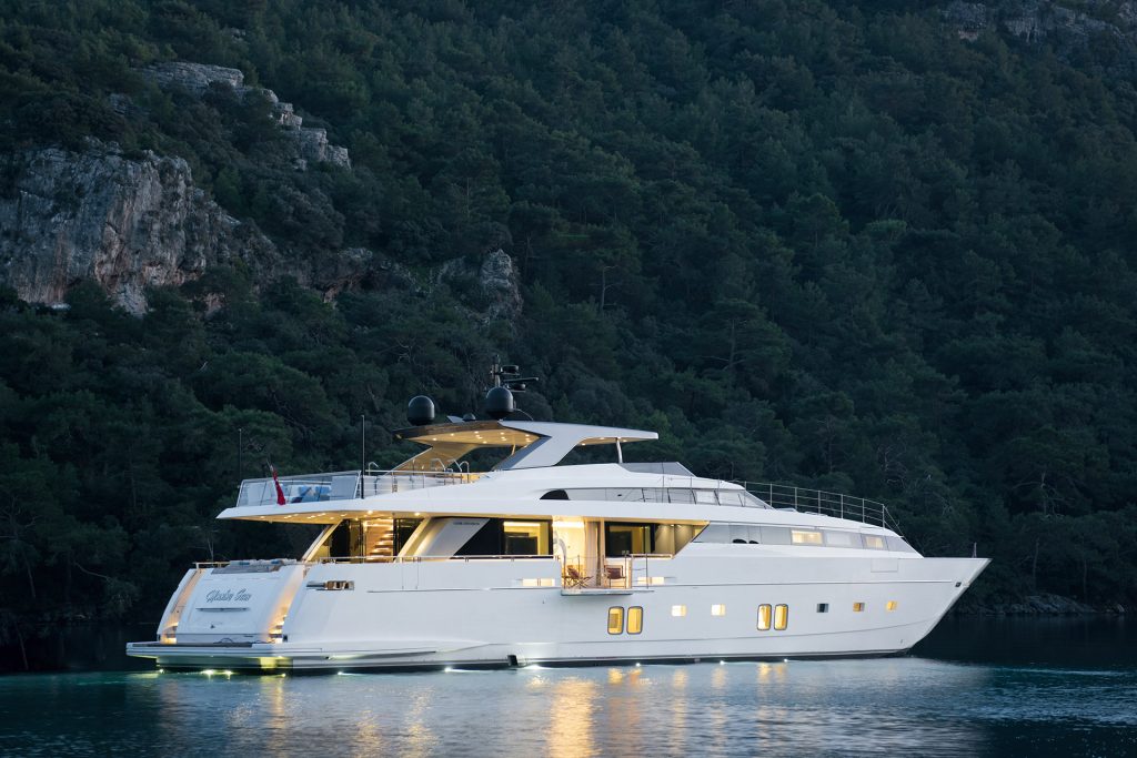 Yacht exterior image