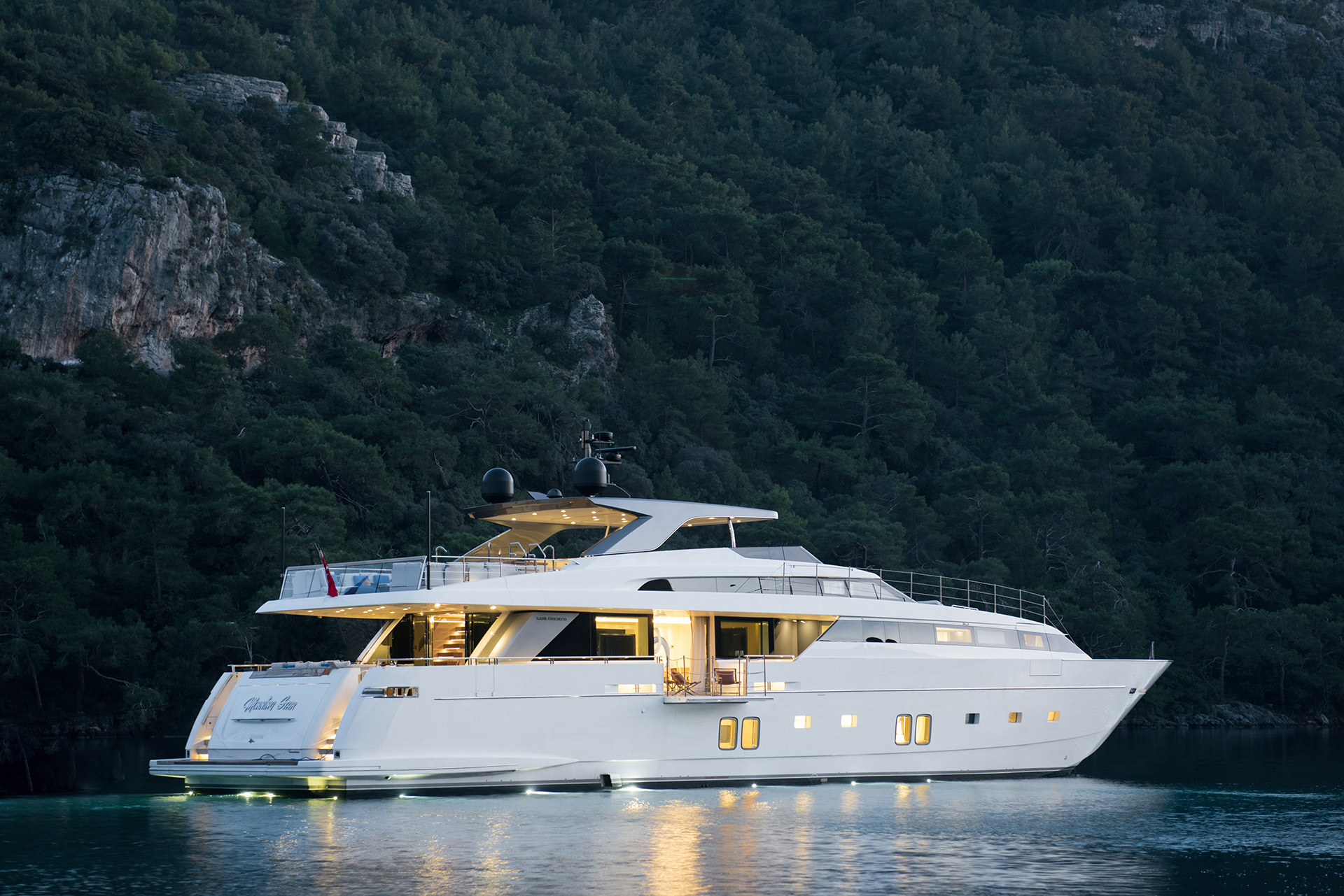 Yacht exterior image