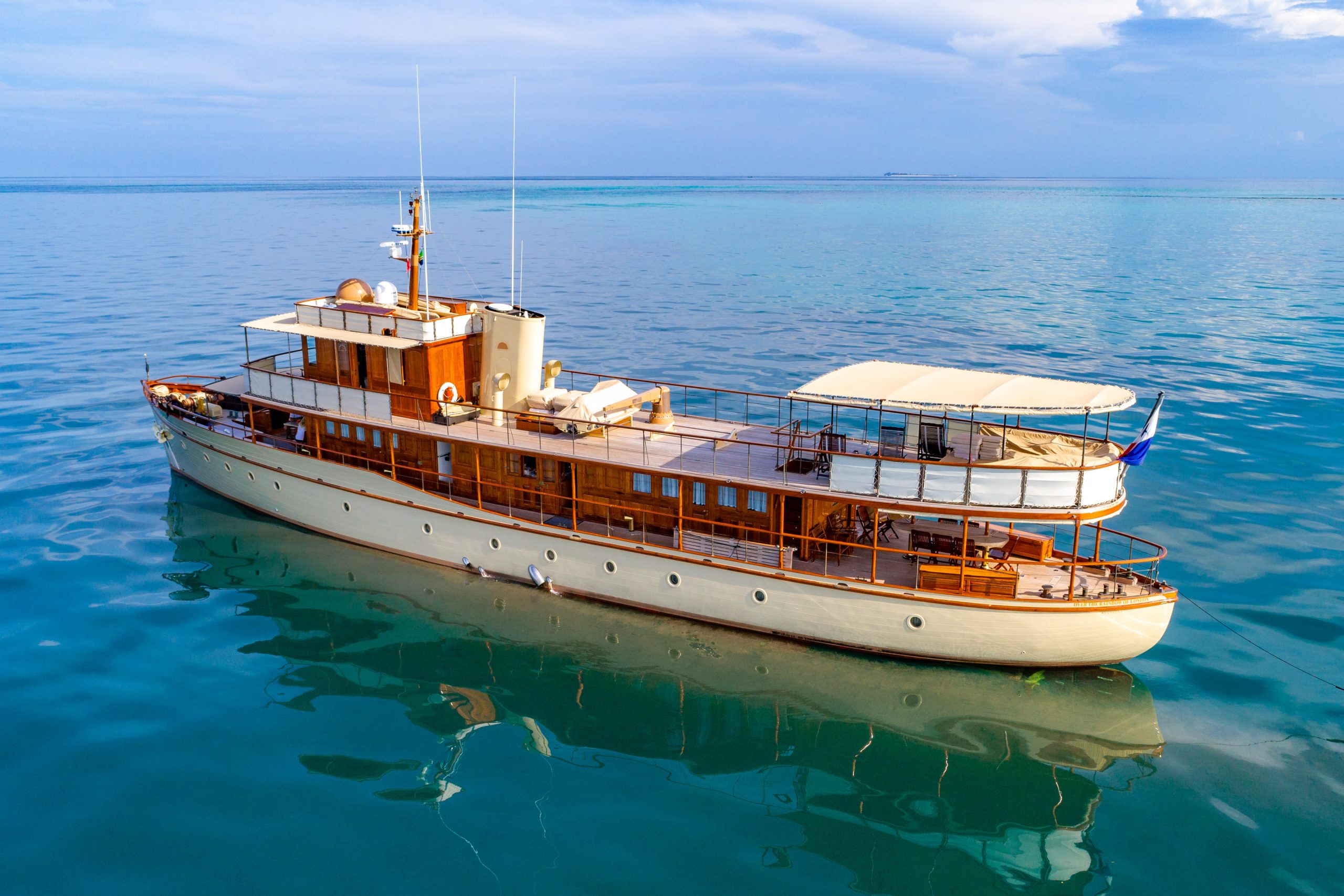 Yacht exterior image