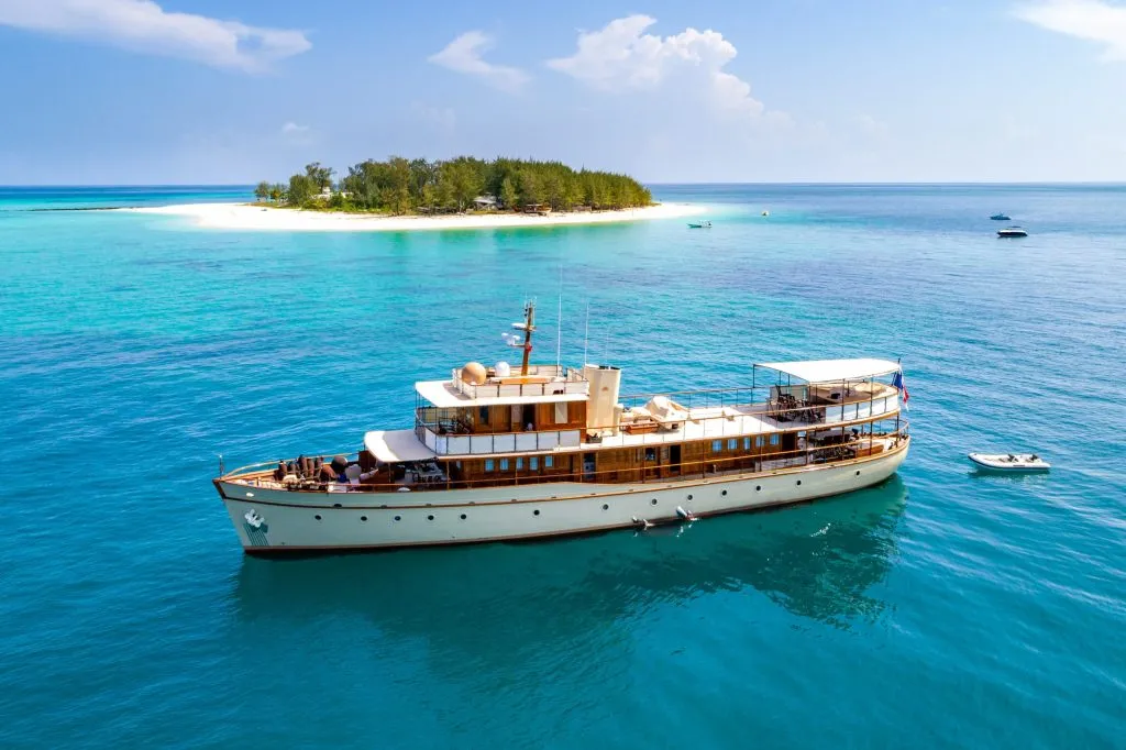 Yacht exterior image