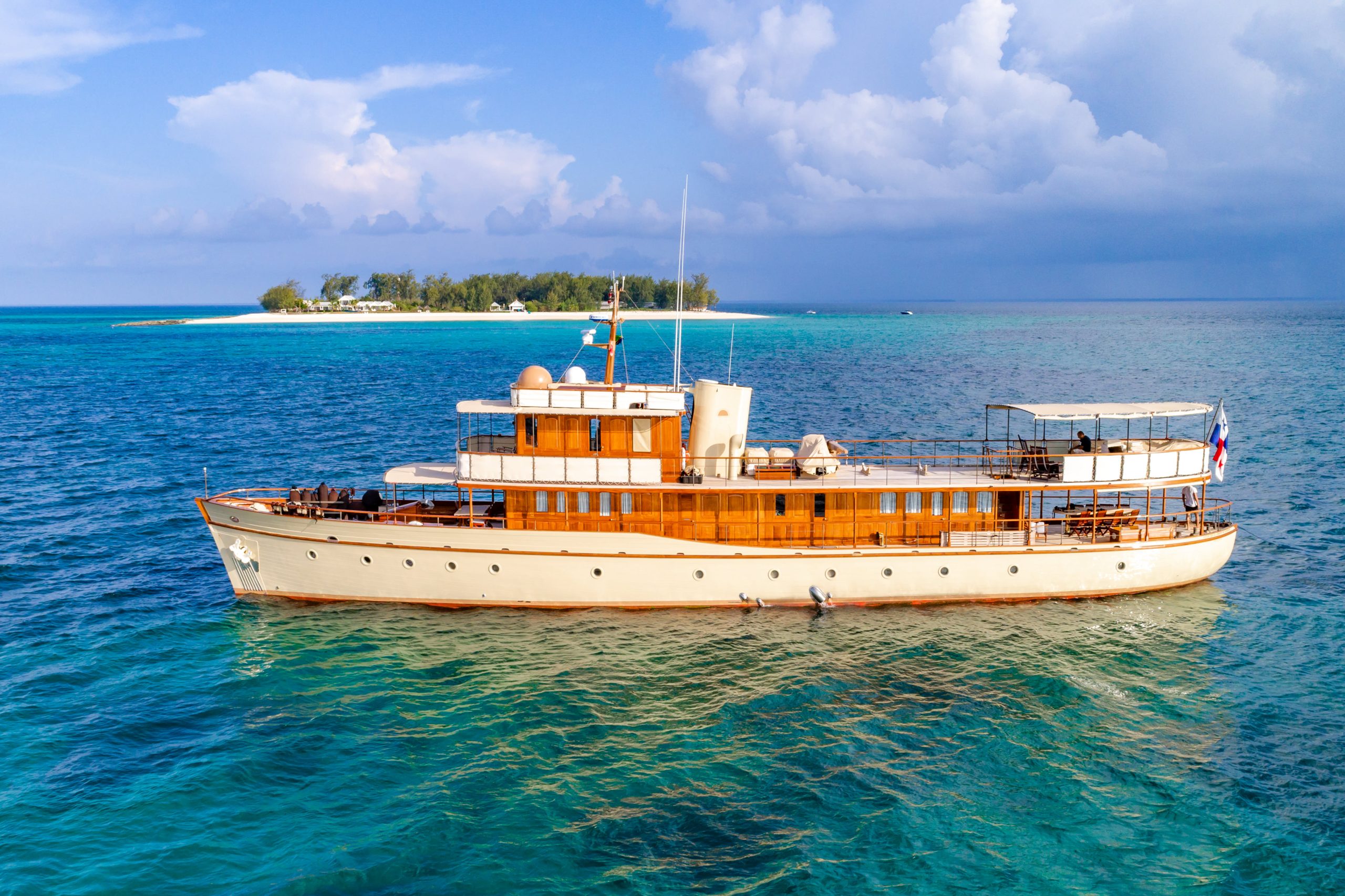 Yacht exterior image