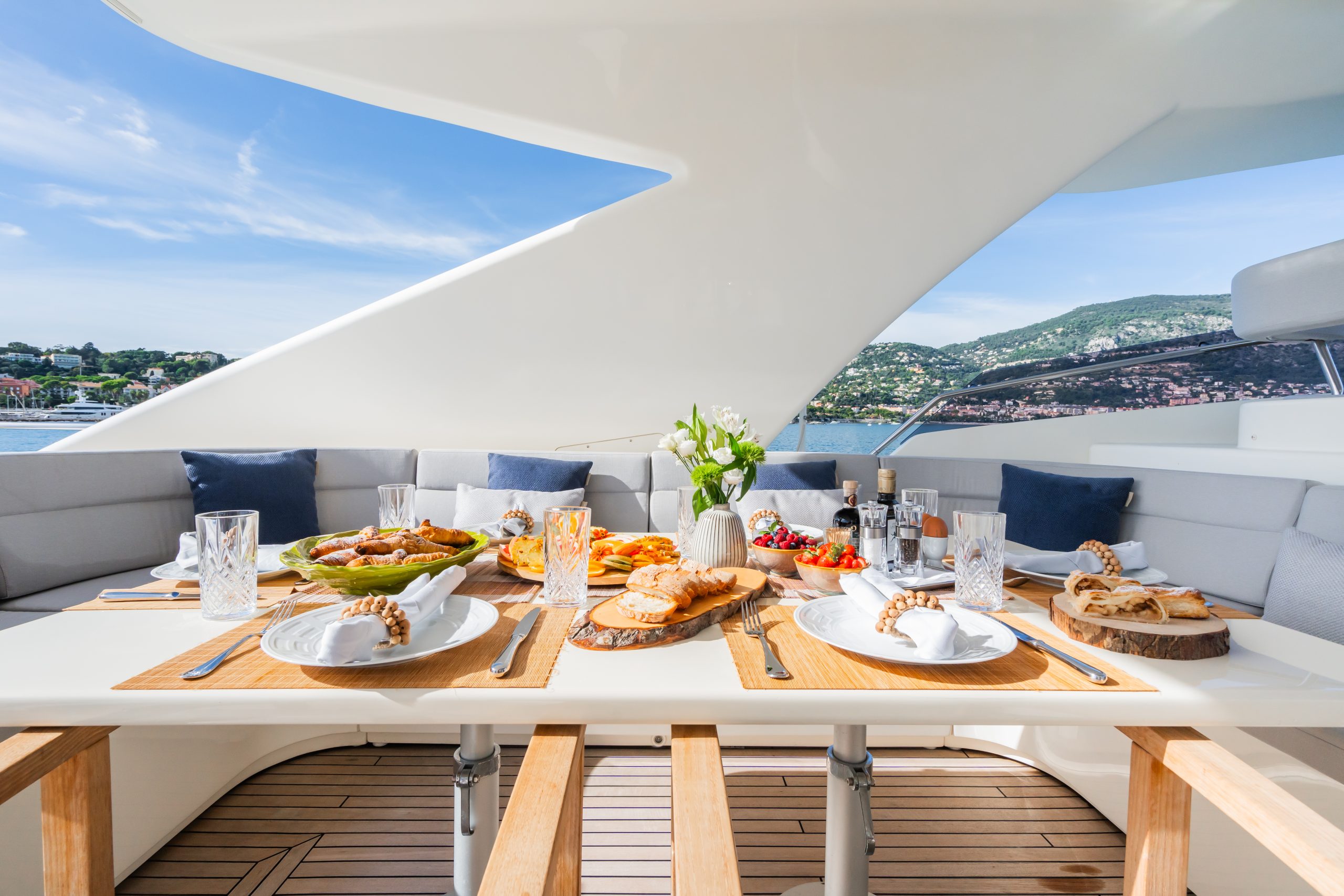 Yacht exterior image