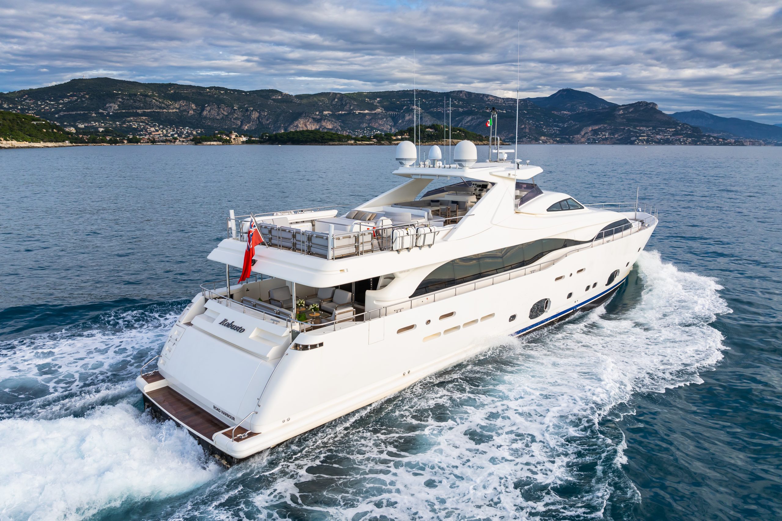 Yacht exterior image