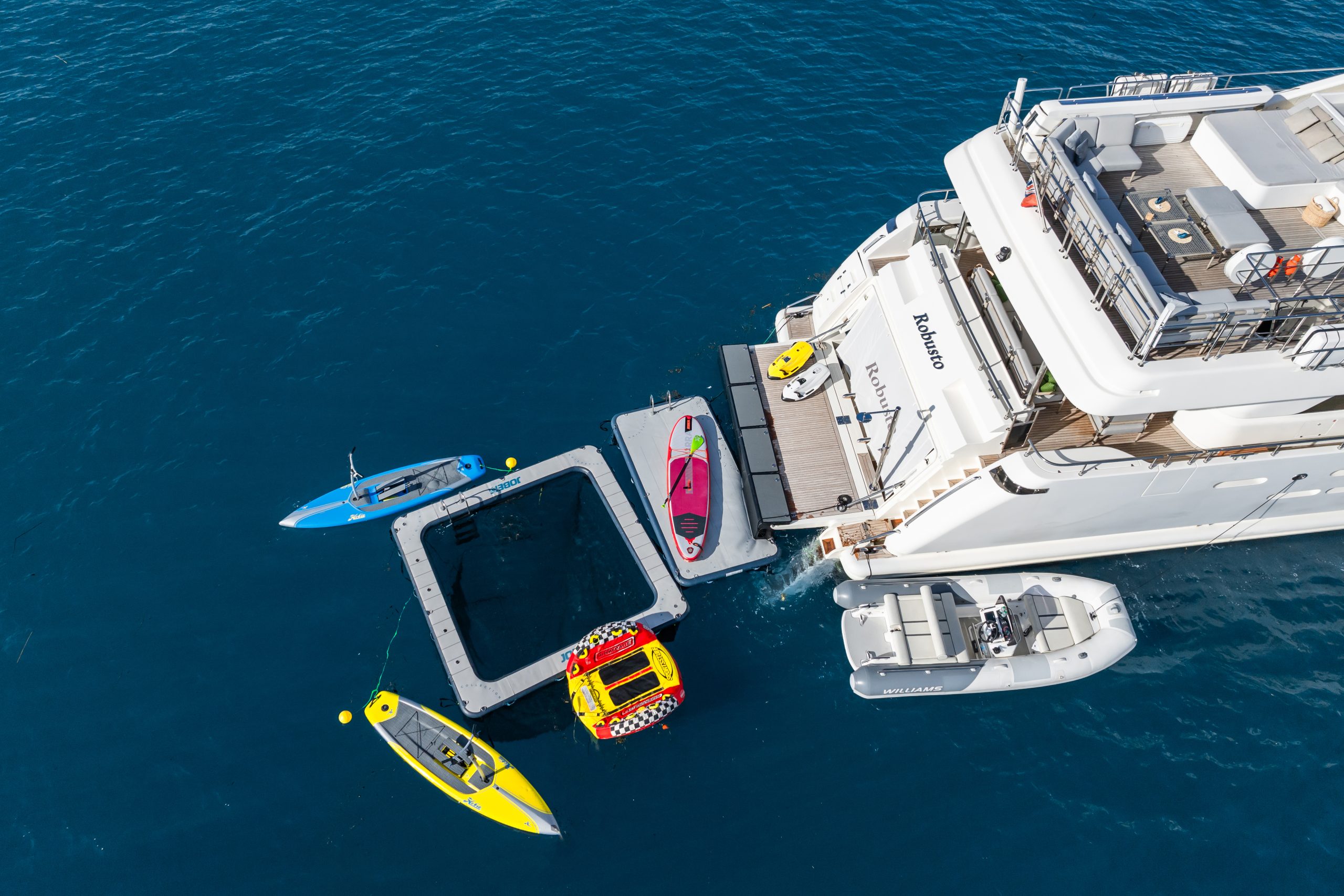 Yacht exterior image