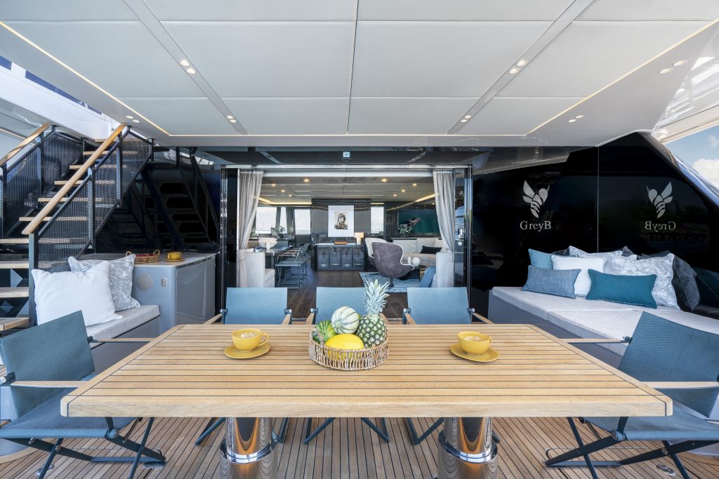 Yacht exterior image