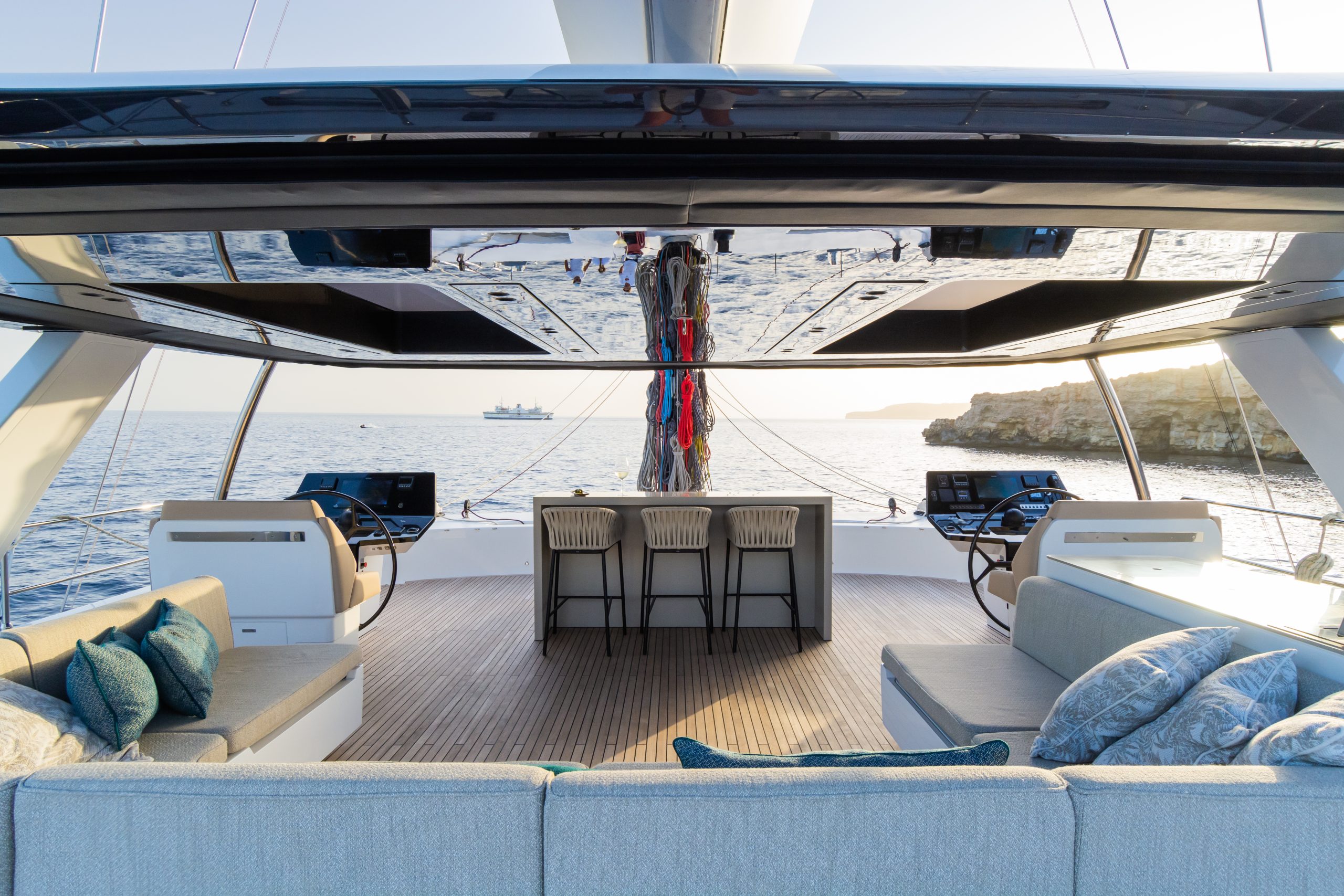 Yacht exterior image