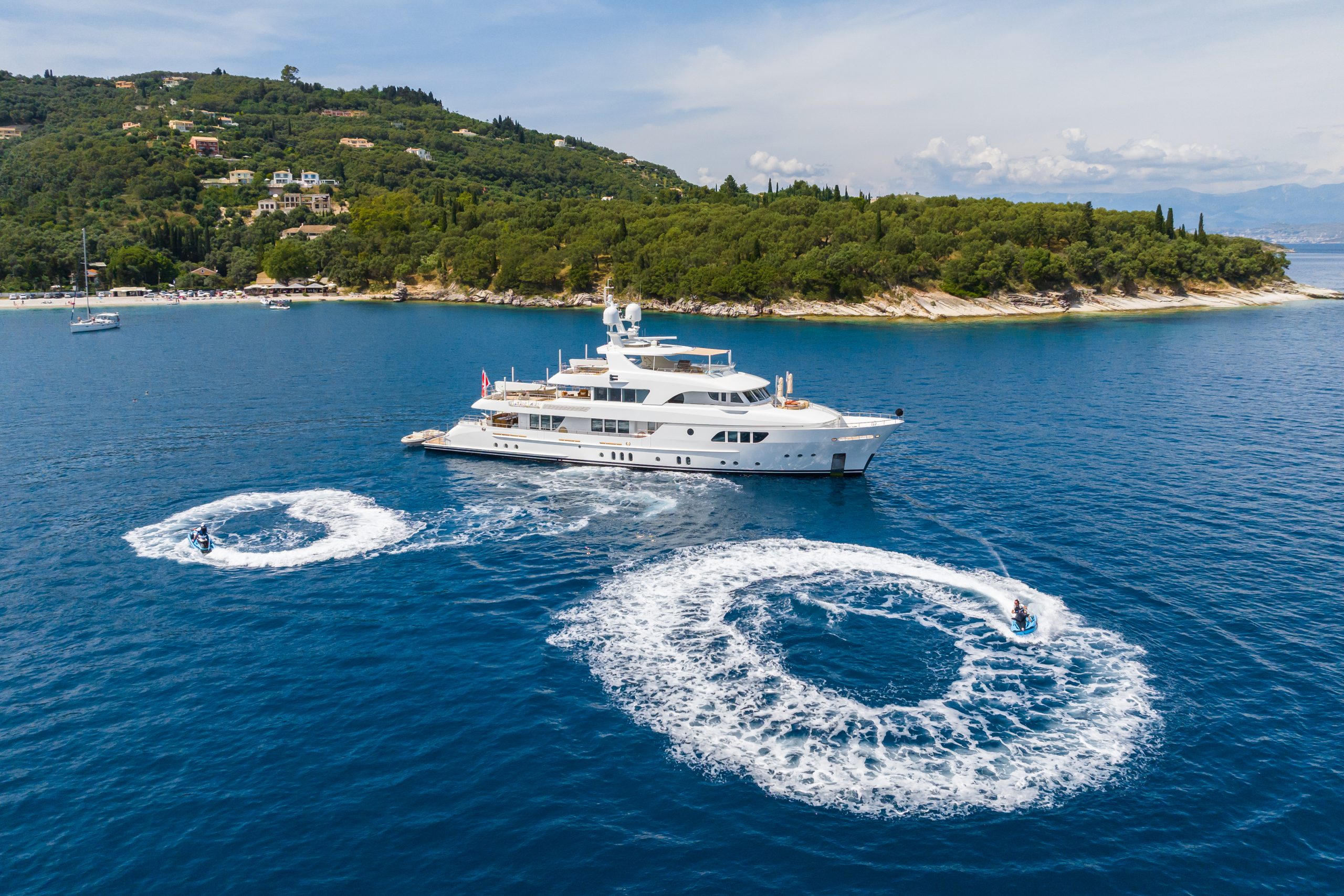 Yacht exterior image